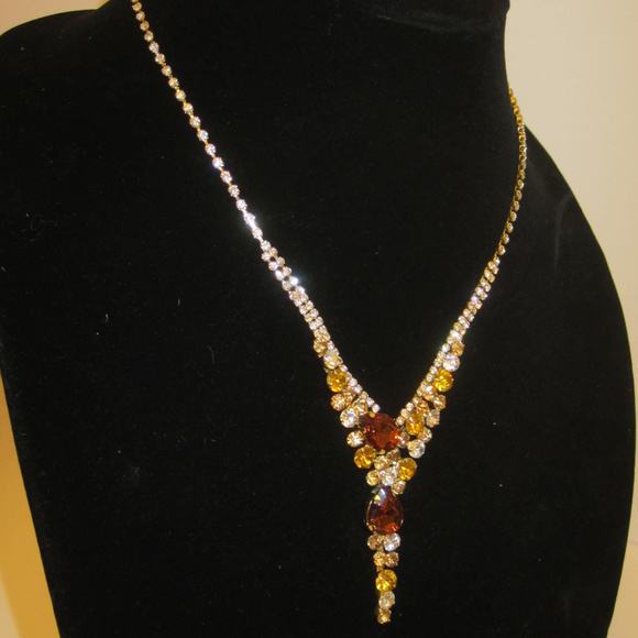 Crystal Topaz Rhinestone Set Dangle Drop Earrings - Picture 6 of 8